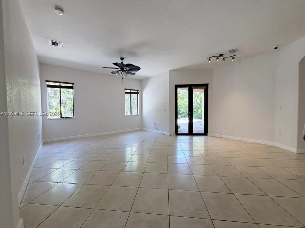 19385 SW 79th Ct Cutler Bay, FL 33157
