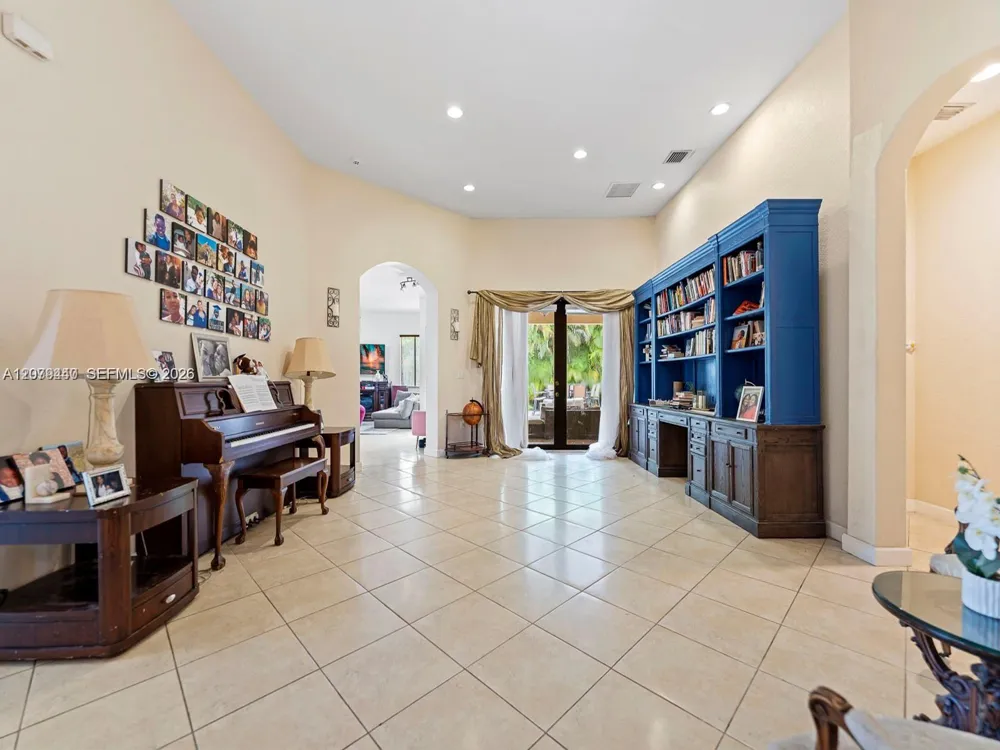 19385 SW 79th Ct Cutler Bay, FL 33157