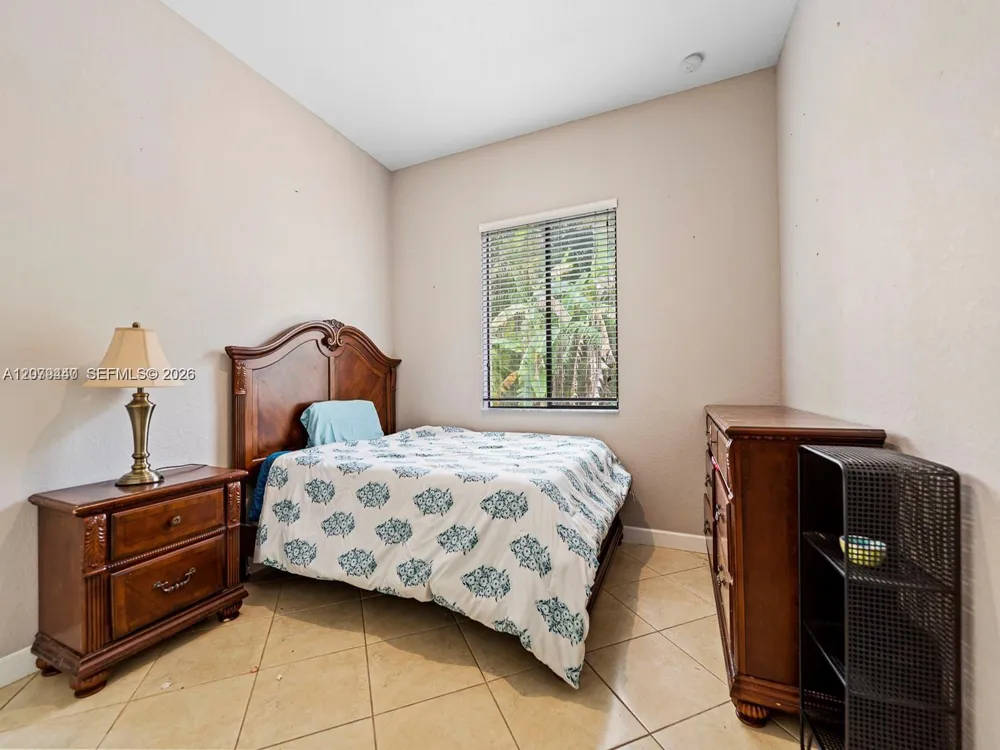 19385 SW 79th Ct Cutler Bay, FL 33157