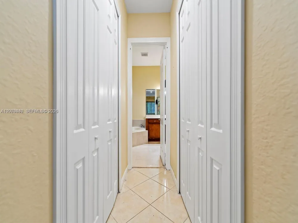 19385 SW 79th Ct Cutler Bay, FL 33157