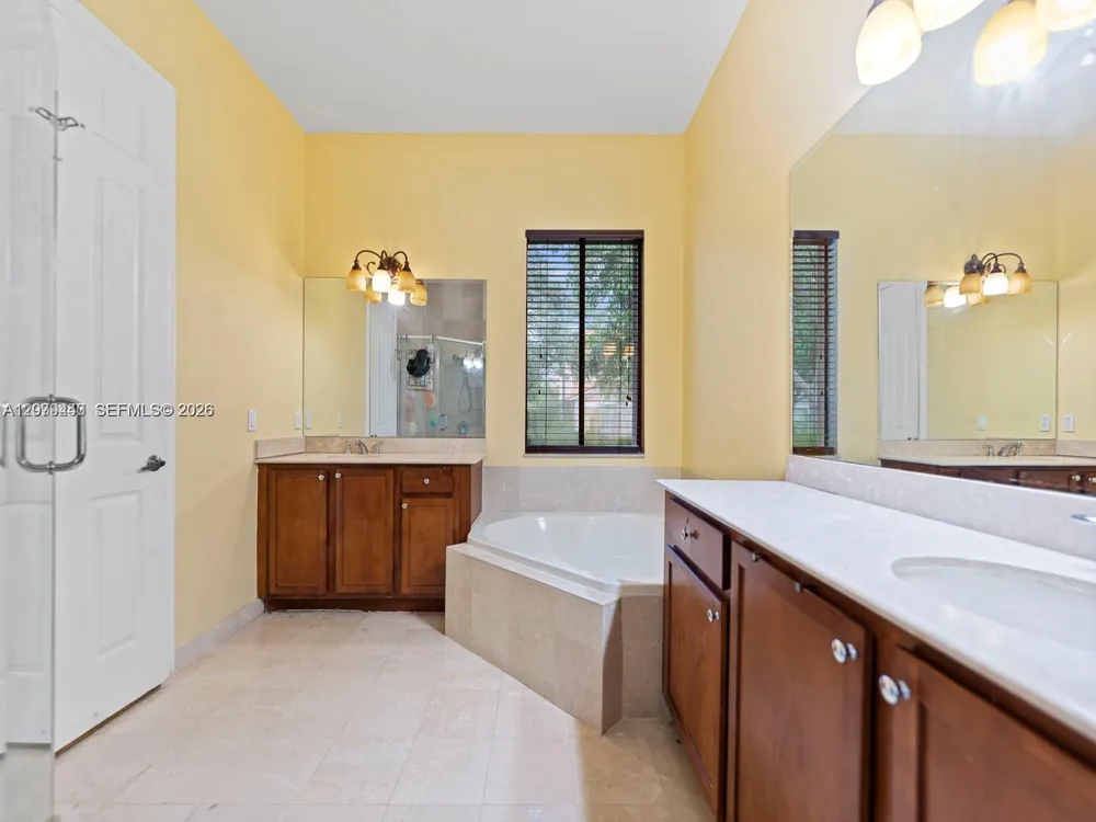 19385 SW 79th Ct Cutler Bay, FL 33157