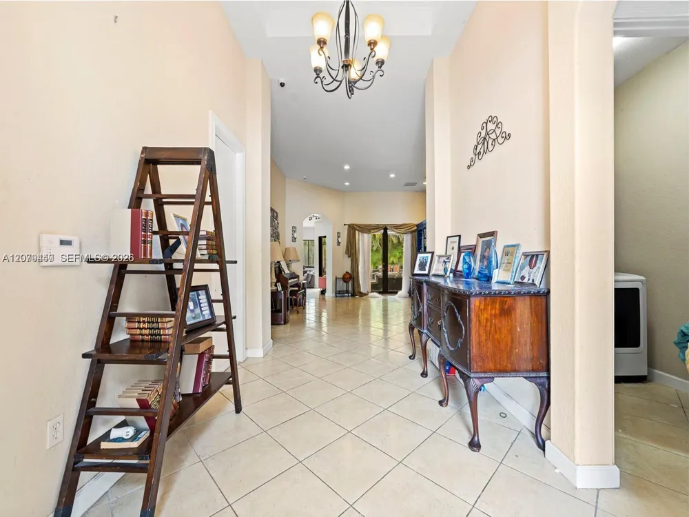 19385 SW 79th Ct Cutler Bay, FL 33157