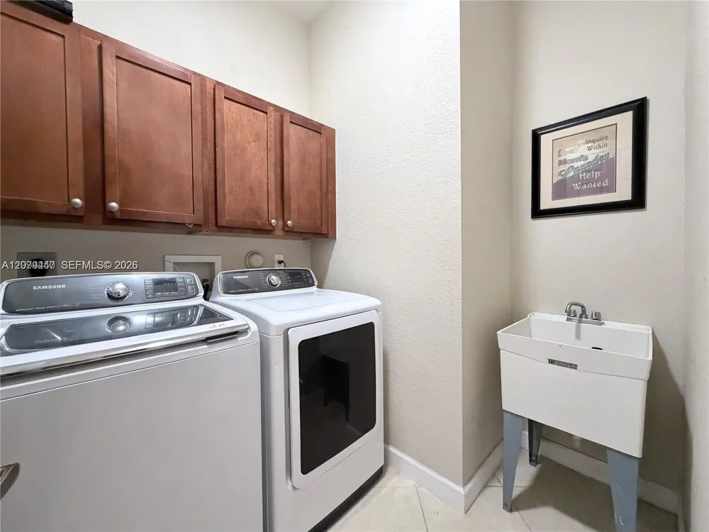 19385 SW 79th Ct Cutler Bay, FL 33157