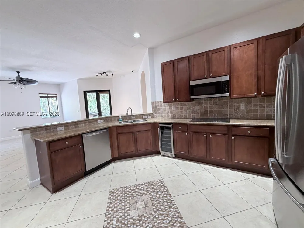 19385 SW 79th Ct Cutler Bay, FL 33157