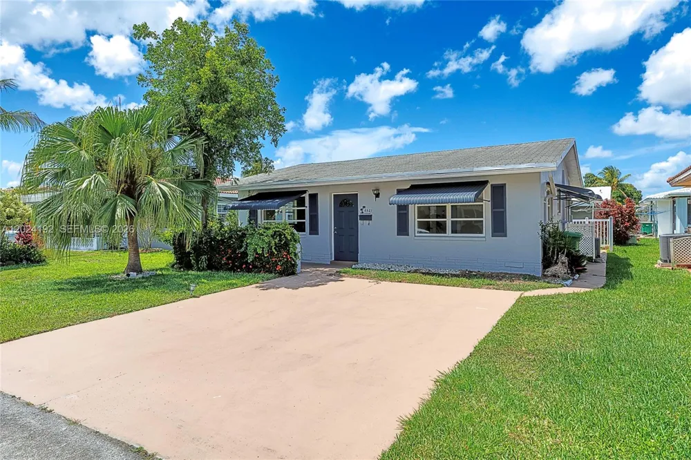 8521 NW 57th Ct Tamarac, FL 33321