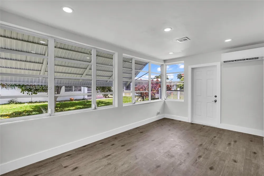 8521 NW 57th Ct Tamarac, FL 33321