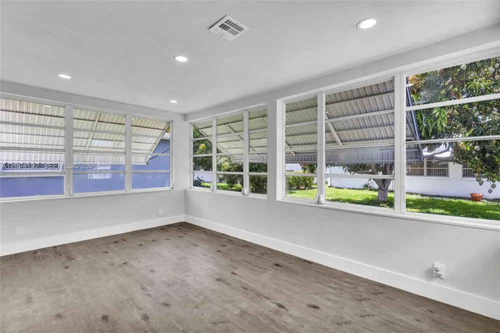 8521 NW 57th Ct Tamarac, FL 33321