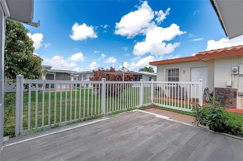 8521 NW 57th Ct Tamarac, FL 33321