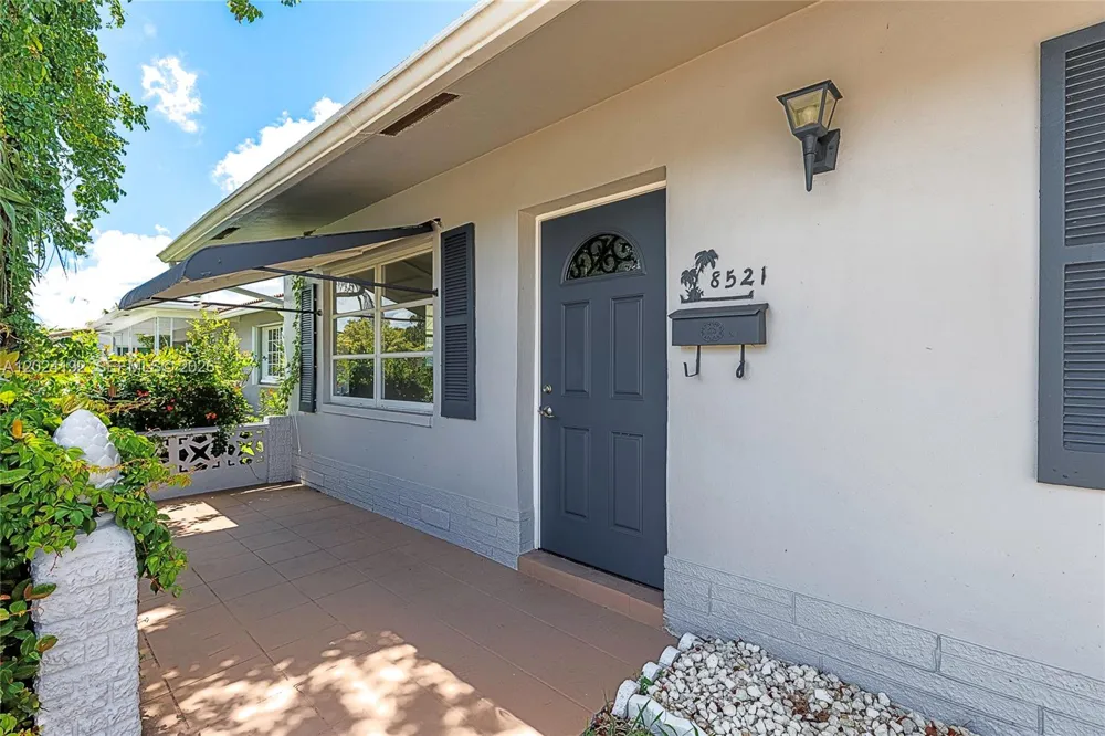 8521 NW 57th Ct Tamarac, FL 33321