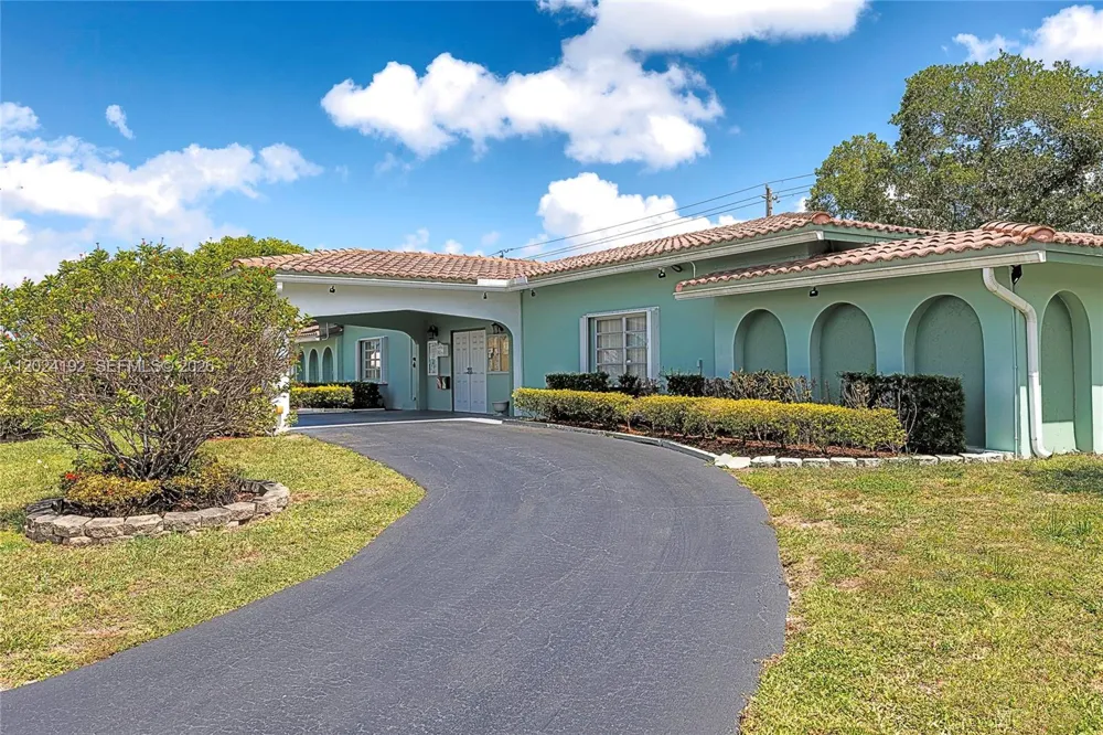 8521 NW 57th Ct Tamarac, FL 33321