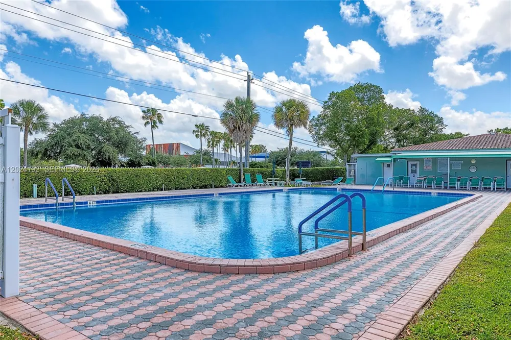 8521 NW 57th Ct Tamarac, FL 33321