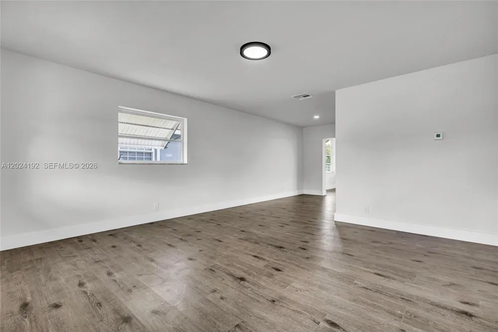 8521 NW 57th Ct Tamarac, FL 33321
