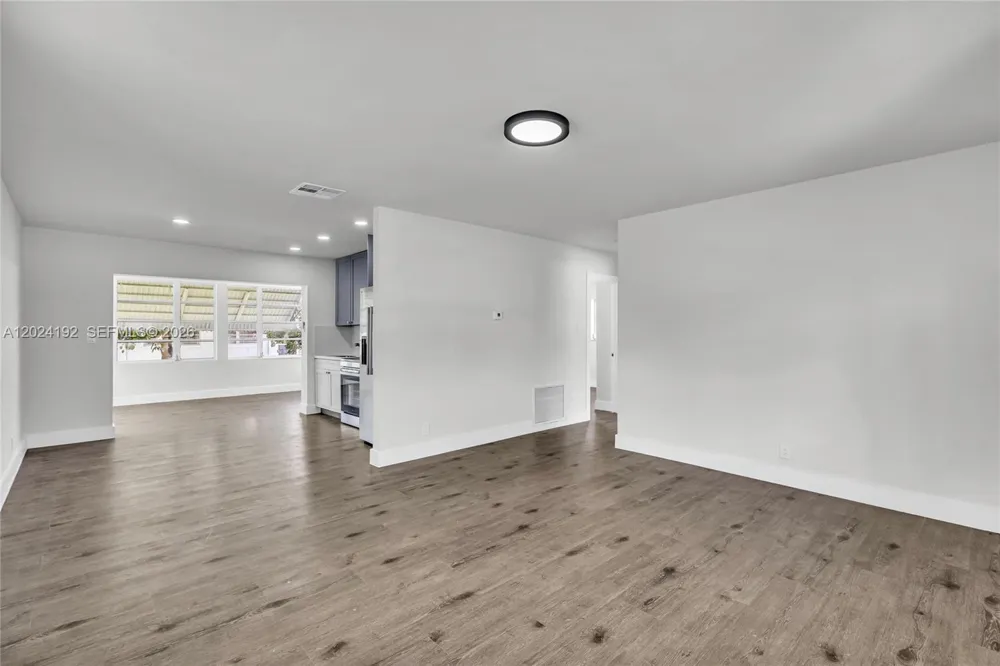 8521 NW 57th Ct Tamarac, FL 33321