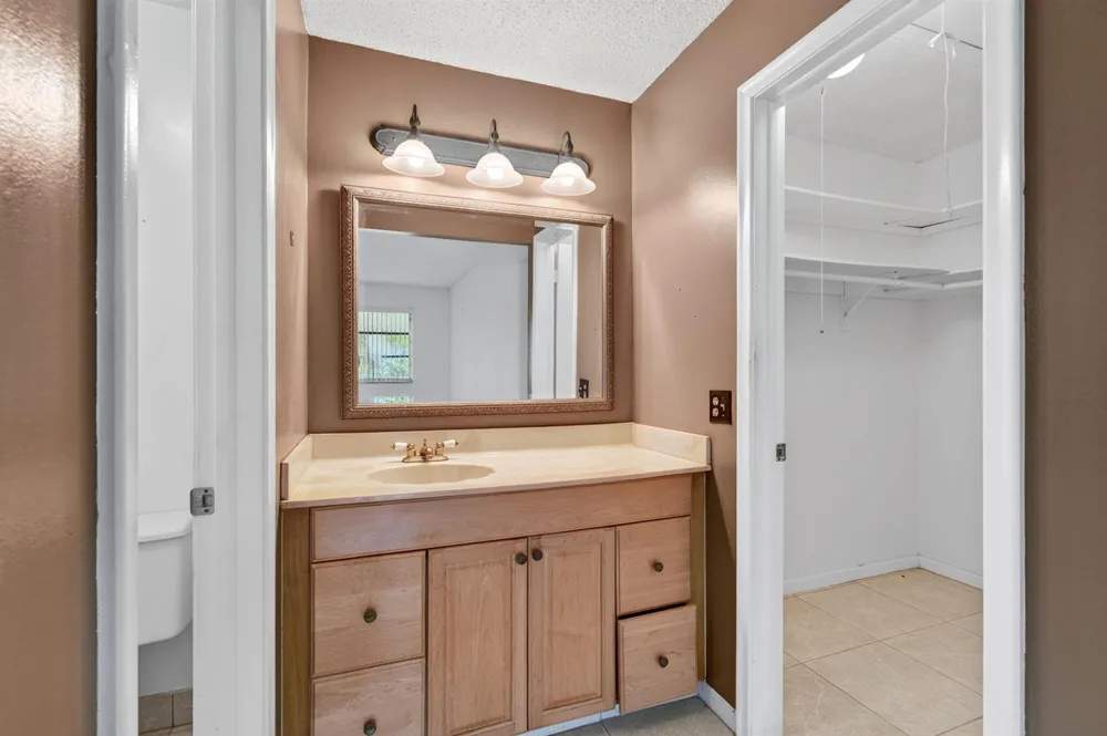 1057 E Circle Terrace Delray Beach, FL 33445