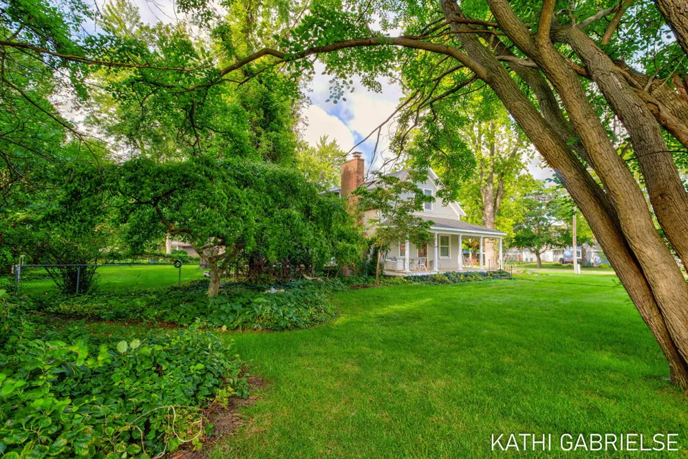 379 S Lake Avenue Spring Lake, MI 49456