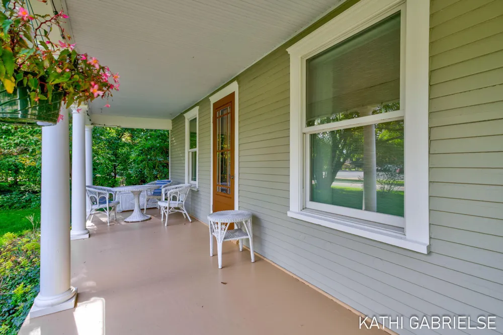 379 S Lake Avenue Spring Lake, MI 49456