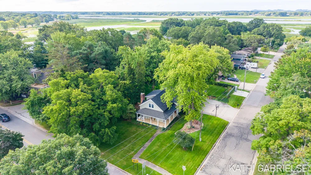379 S Lake Avenue Spring Lake, MI 49456