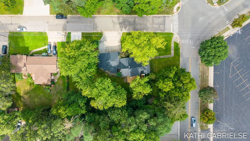379 S Lake Avenue Spring Lake, MI 49456