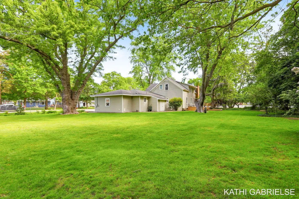 379 S Lake Avenue Spring Lake, MI 49456