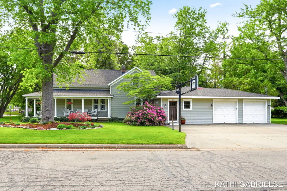 379 S Lake Avenue Spring Lake, MI 49456