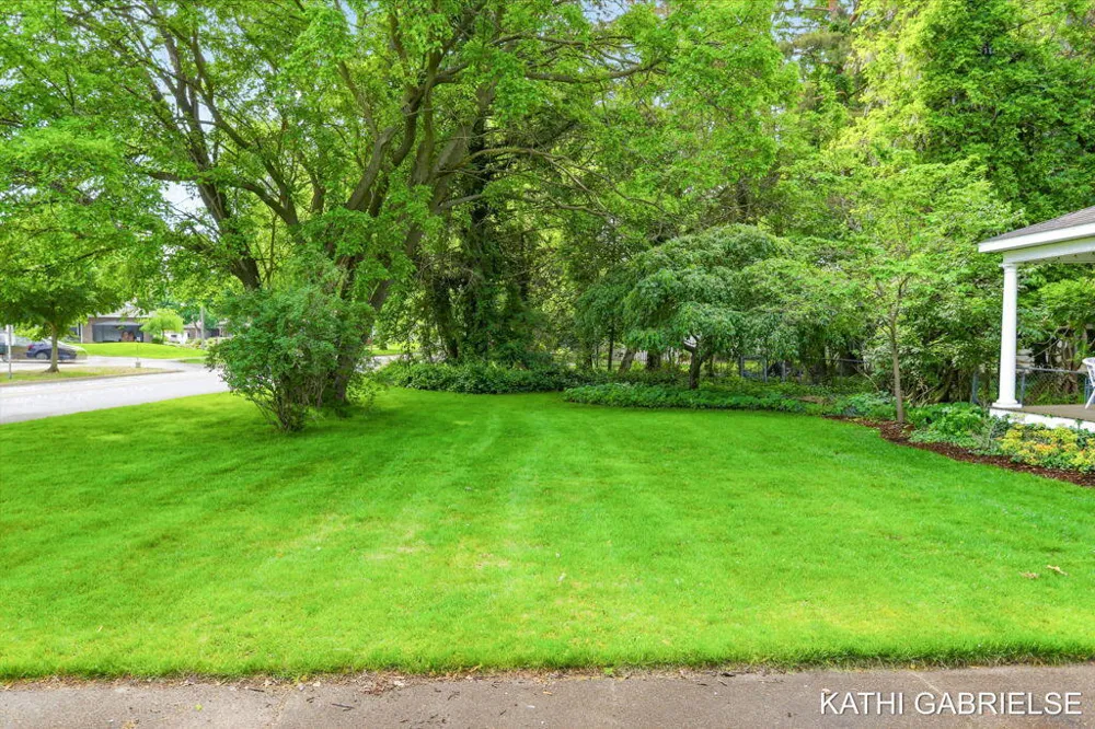 379 S Lake Avenue Spring Lake, MI 49456