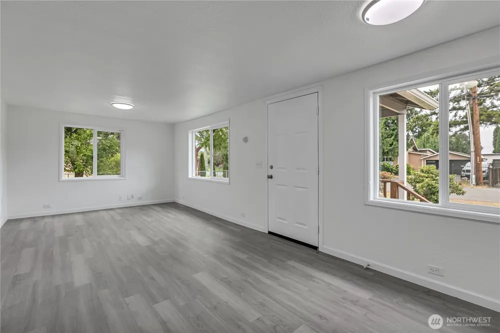 216 4th Avenue SW Pacific, WA 98047