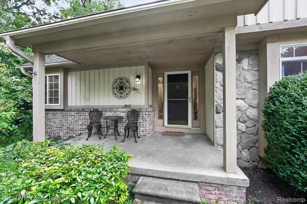 6280 Whispering Meadows Drive White Lake Charter Township, MI 48383