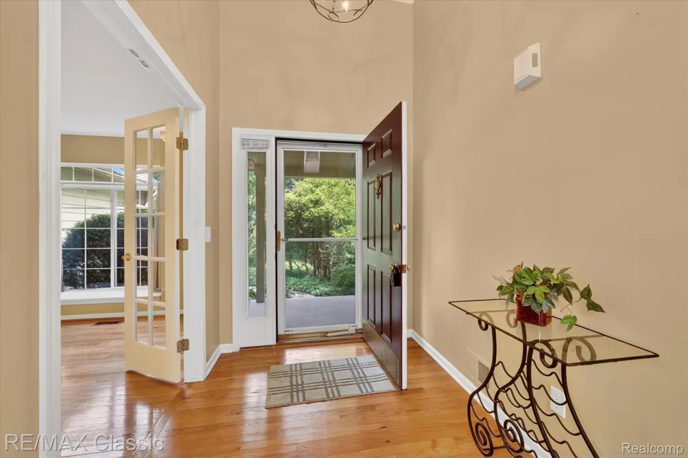 6280 Whispering Meadows Drive White Lake Charter Township, MI 48383