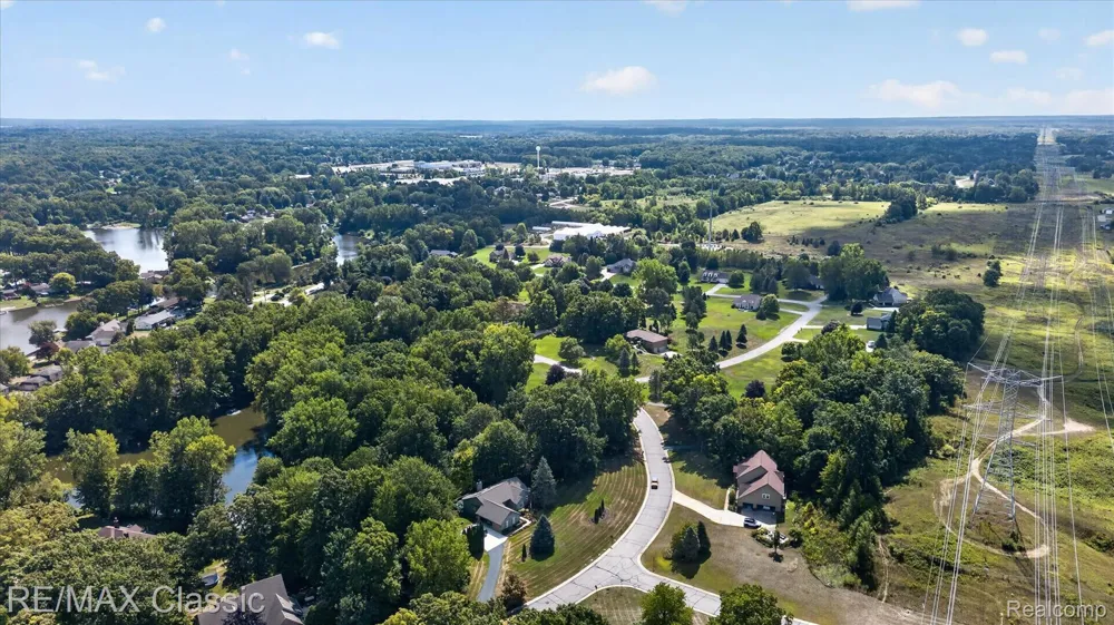 6280 Whispering Meadows Drive White Lake Charter Township, MI 48383