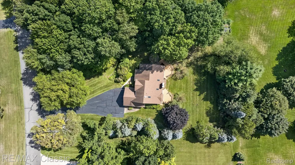 6280 Whispering Meadows Drive White Lake Charter Township, MI 48383