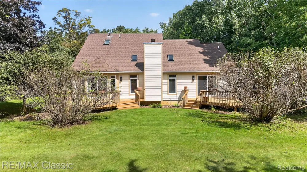 6280 Whispering Meadows Drive White Lake Charter Township, MI 48383