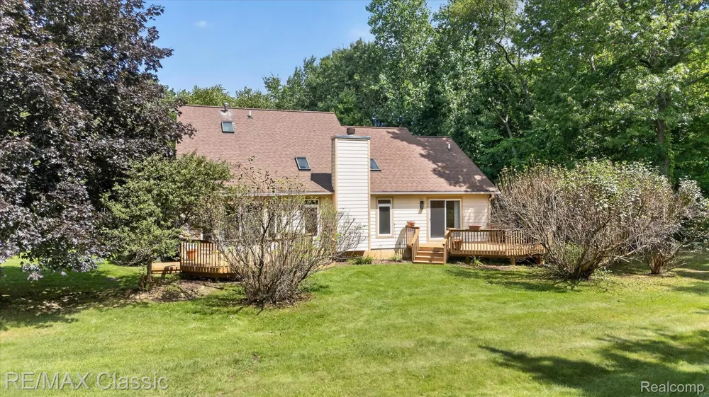 6280 Whispering Meadows Drive White Lake Charter Township, MI 48383