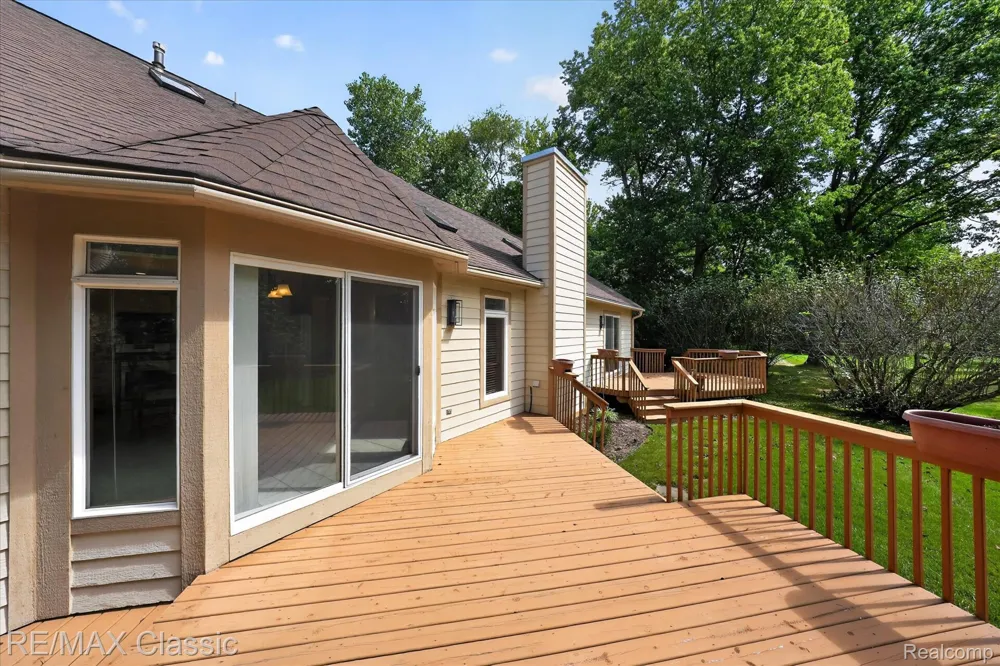 6280 Whispering Meadows Drive White Lake Charter Township, MI 48383