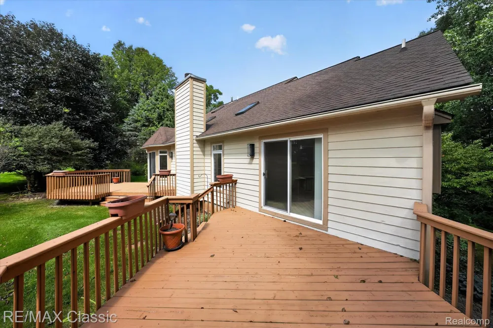 6280 Whispering Meadows Drive White Lake Charter Township, MI 48383