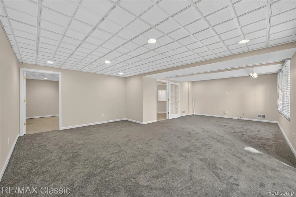 6280 Whispering Meadows Drive White Lake Charter Township, MI 48383