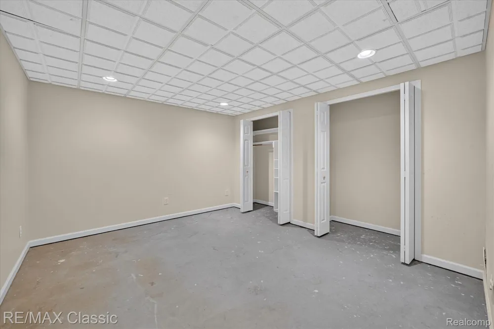 6280 Whispering Meadows Drive White Lake Charter Township, MI 48383