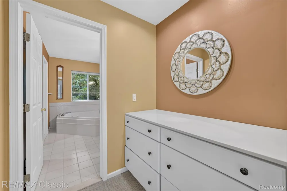 6280 Whispering Meadows Drive White Lake Charter Township, MI 48383