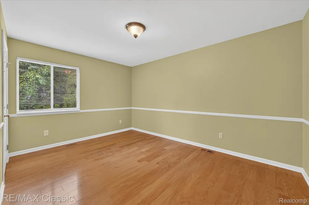 6280 Whispering Meadows Drive White Lake Charter Township, MI 48383
