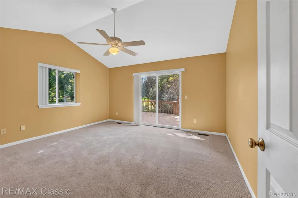 6280 Whispering Meadows Drive White Lake Charter Township, MI 48383