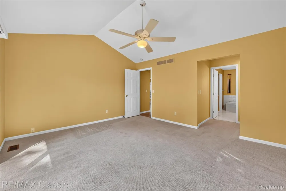 6280 Whispering Meadows Drive White Lake Charter Township, MI 48383