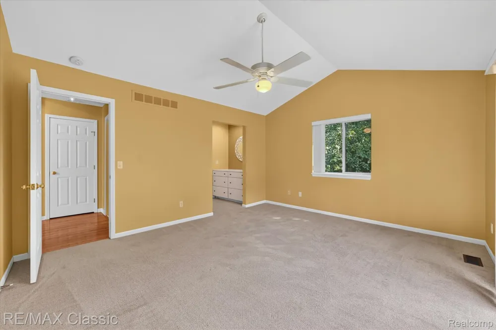 6280 Whispering Meadows Drive White Lake Charter Township, MI 48383