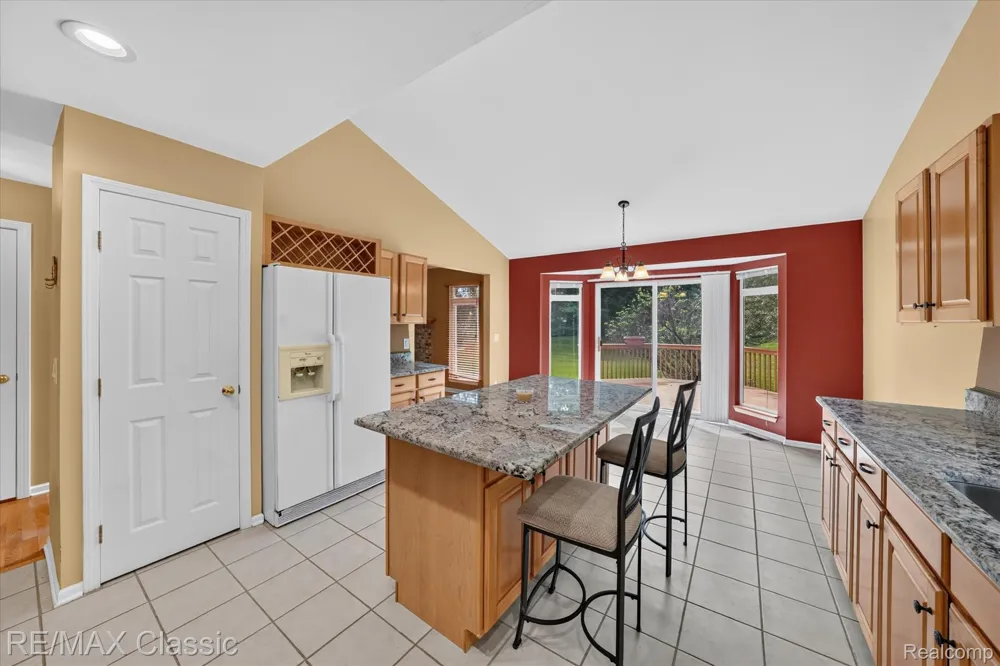 6280 Whispering Meadows Drive White Lake Charter Township, MI 48383