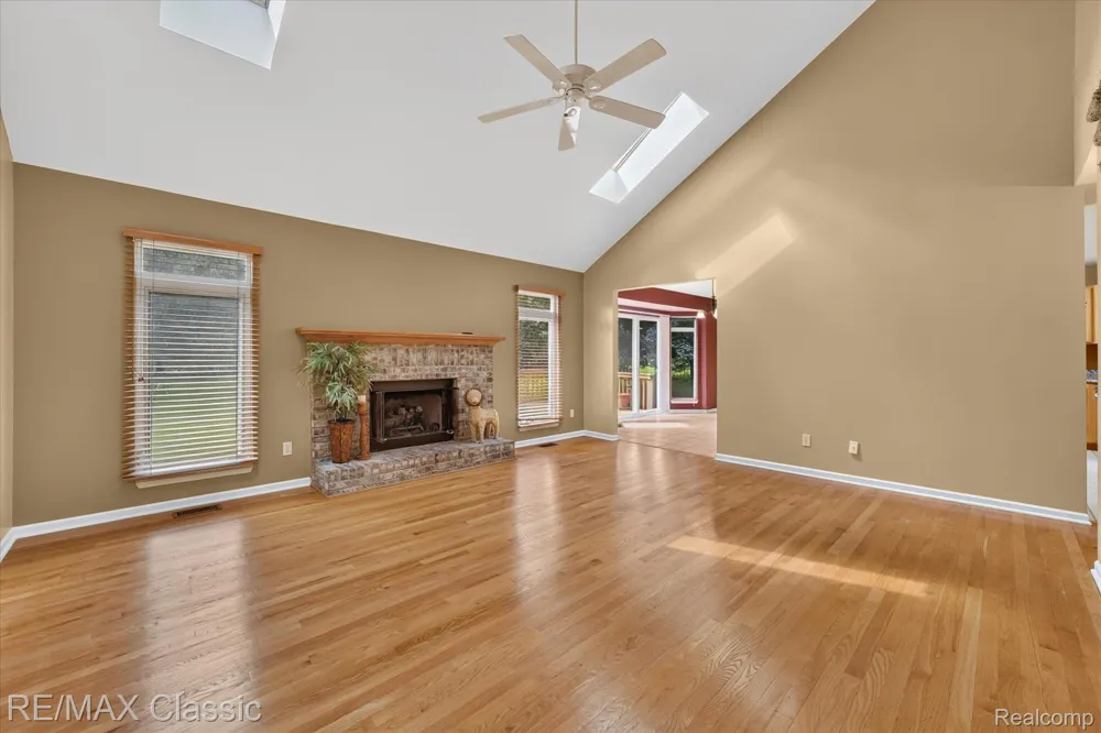 6280 Whispering Meadows Drive White Lake Charter Township, MI 48383