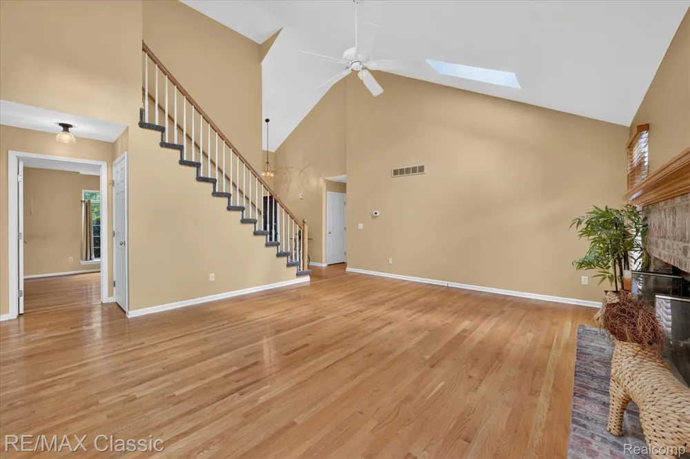 6280 Whispering Meadows Drive White Lake Charter Township, MI 48383