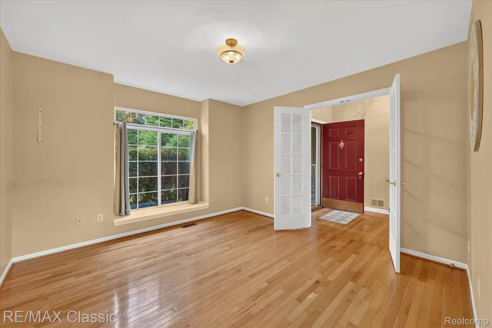 6280 Whispering Meadows Drive White Lake Charter Township, MI 48383