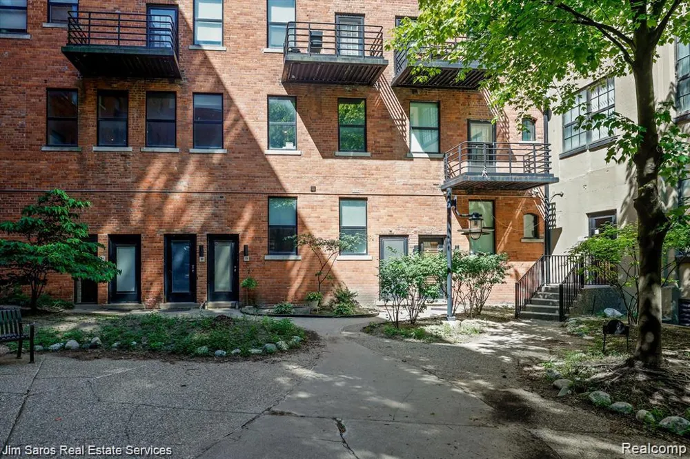 6533 E Jefferson Avenue #112 Detroit City, MI 48207