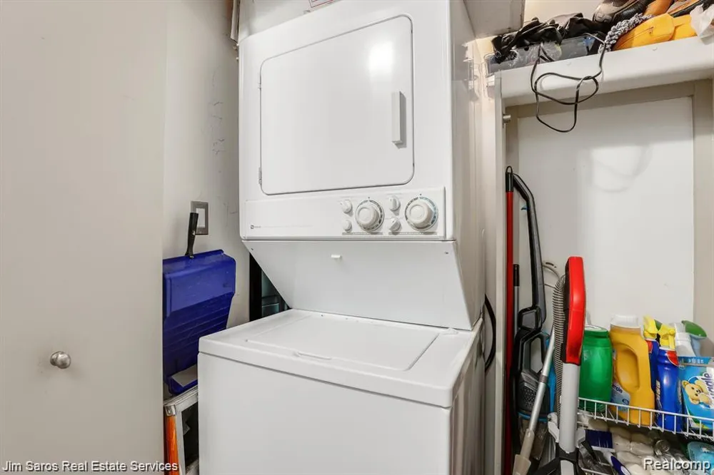 6533 E Jefferson Avenue #112 Detroit City, MI 48207