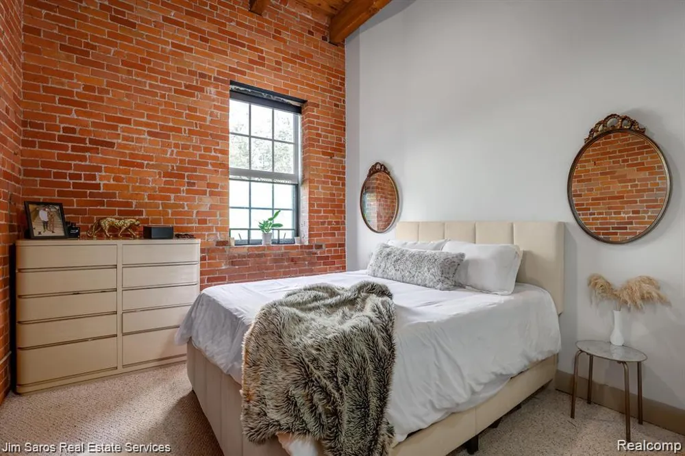 6533 E Jefferson Avenue #112 Detroit City, MI 48207