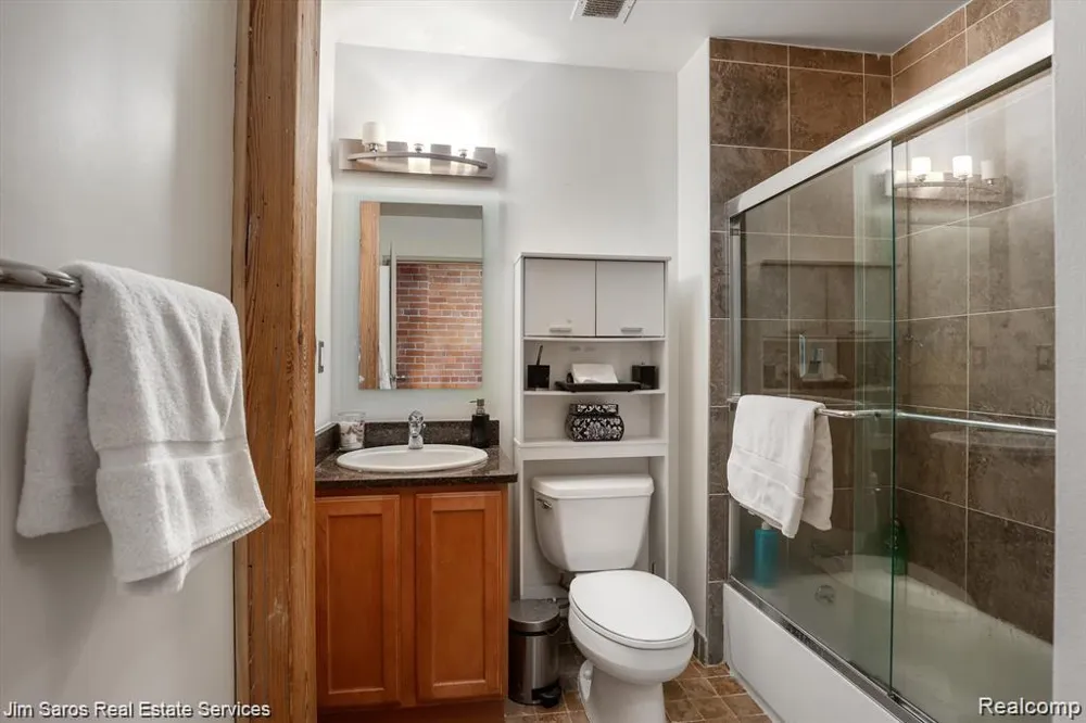 6533 E Jefferson Avenue #112 Detroit City, MI 48207