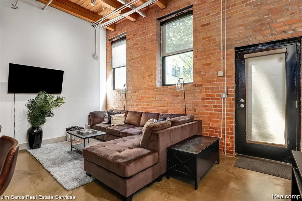 6533 E Jefferson Avenue #112 Detroit City, MI 48207